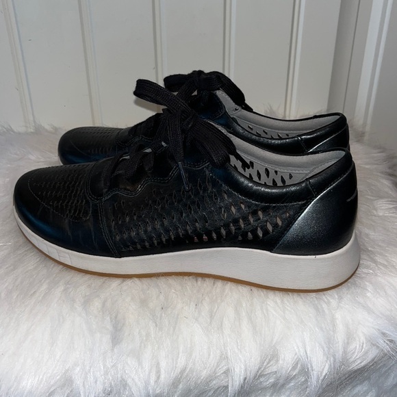 Dansko black leather perforated tie sneaker shoes size 40/ 9.5-10 US - Picture 1 of 13